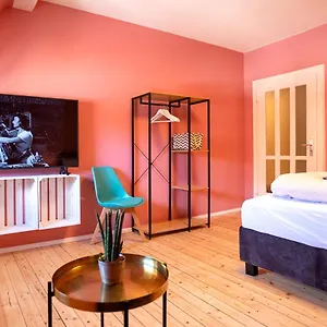  Appartement With Private Parking Lot